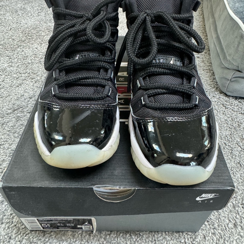 Air Jordan 11 Retro jubilee (GS) - Picture 2 of 5